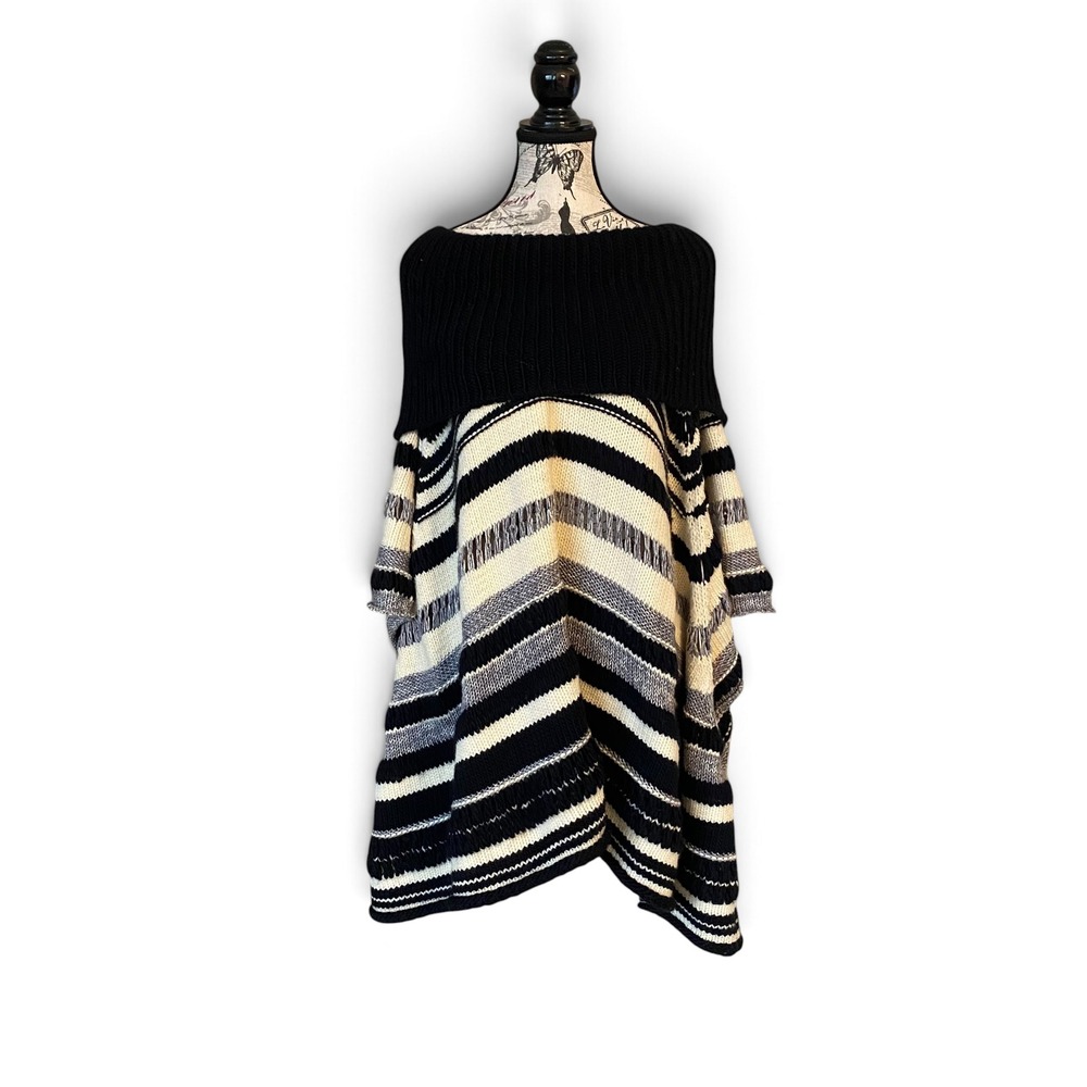 Lanas Del Este Poncho Women OS Black Cream Striped Ribbed Off Shoulder Knit